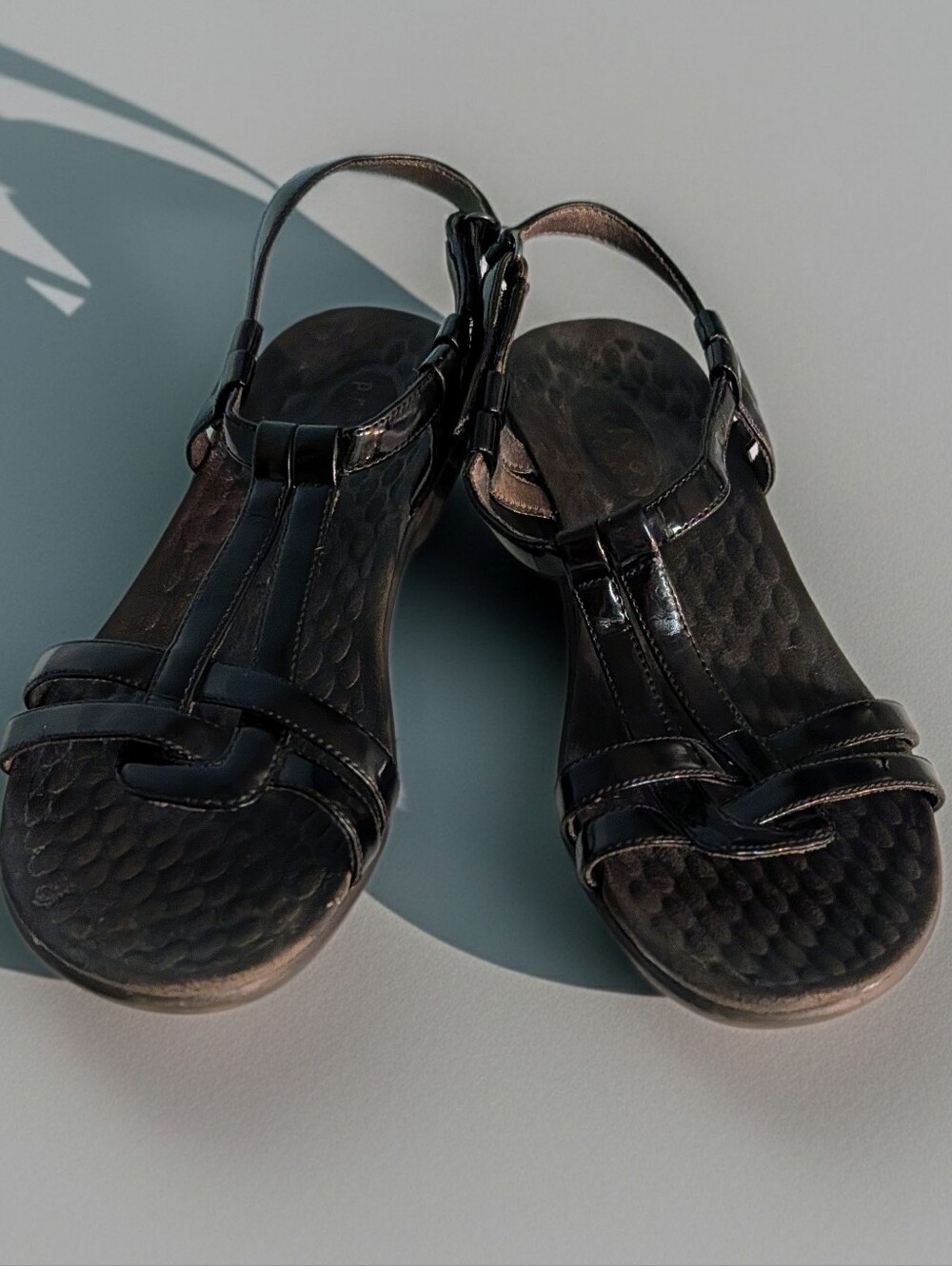 Privo By Clarks Women’s Black Patent T-Strap Sandals Size 9
